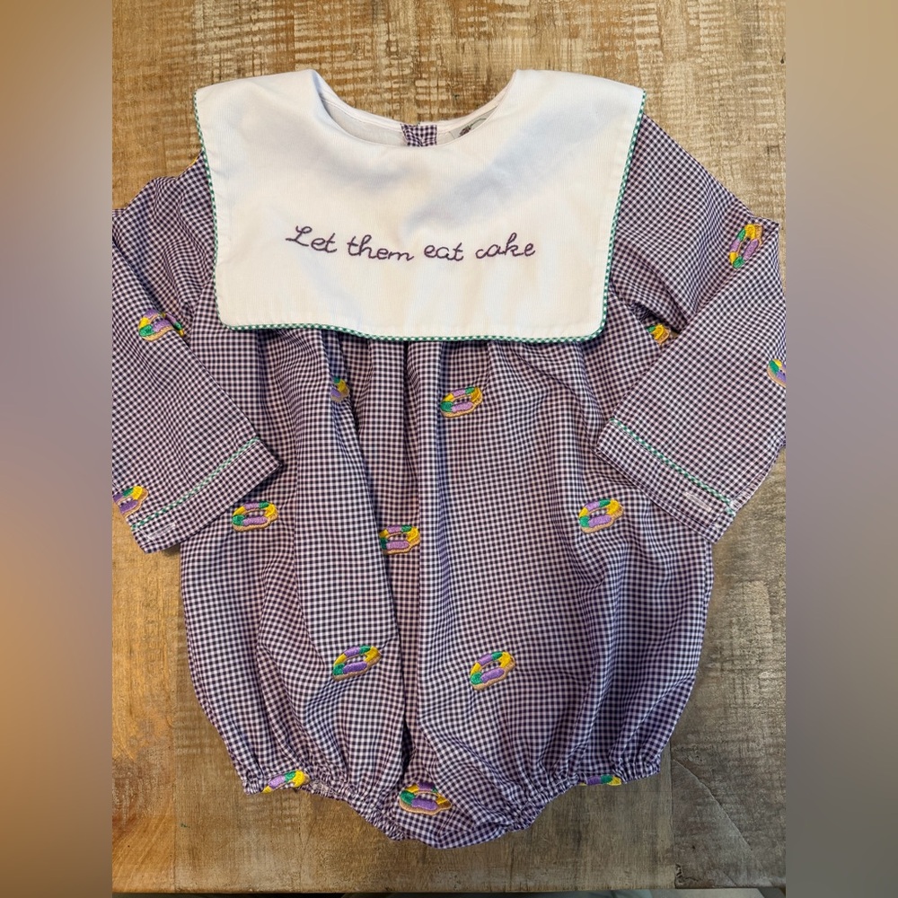 Long sleeve king cake bubble. EUC. Size 24M